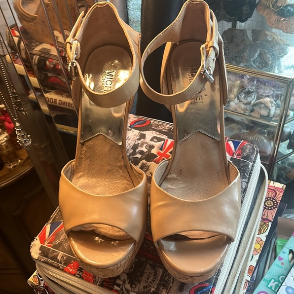 Adorable wedges by Michael Kors. - Picture 2 of 6